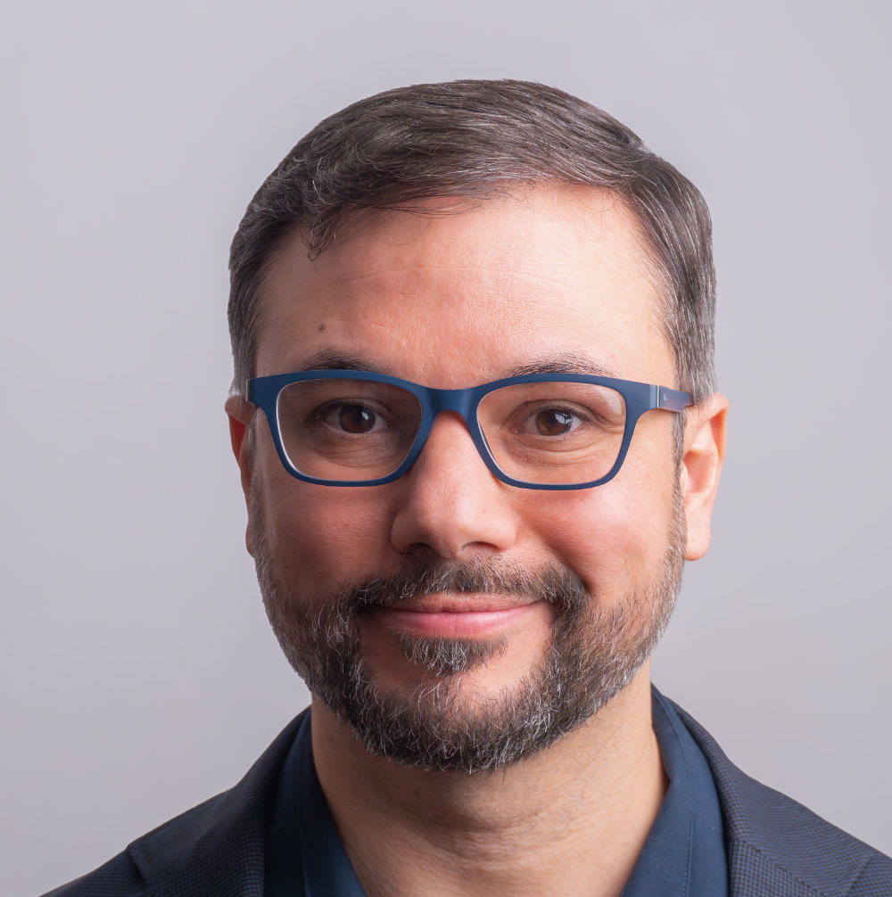 picture of Abdo López with glasses